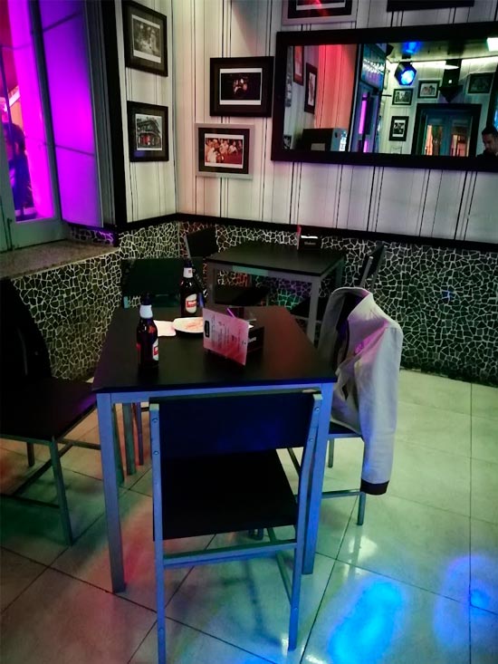 Pub Bourbon interior